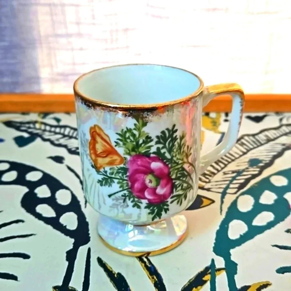 AUGUST POPPY TEA CUP